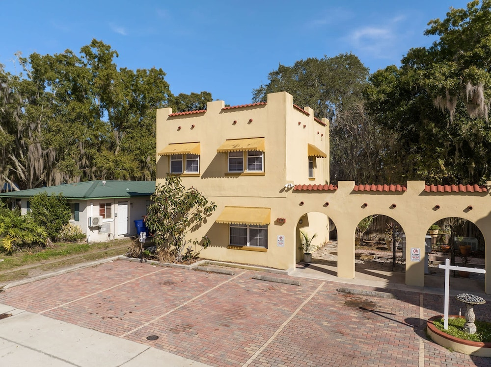Super Boho- At Lake Toho s Water Sleeps 6