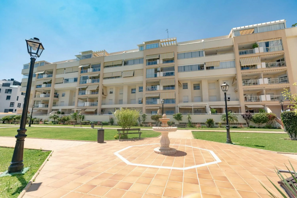 Beautiful apartment with 2 terraces, Pool & Beach