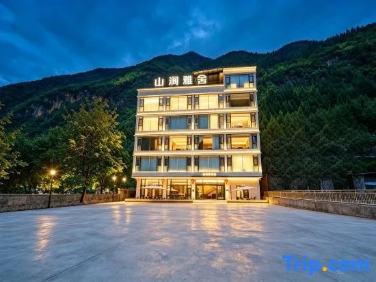 Mountain Stream Elegant Residence