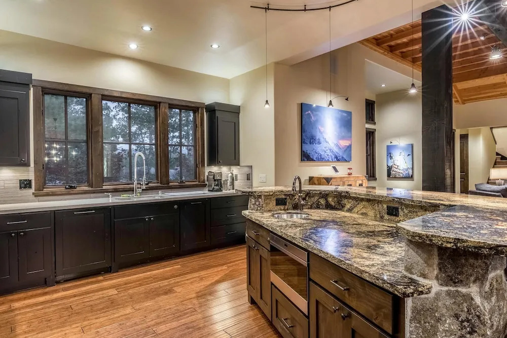 4BR Luxury Truckee Home by RedAwning