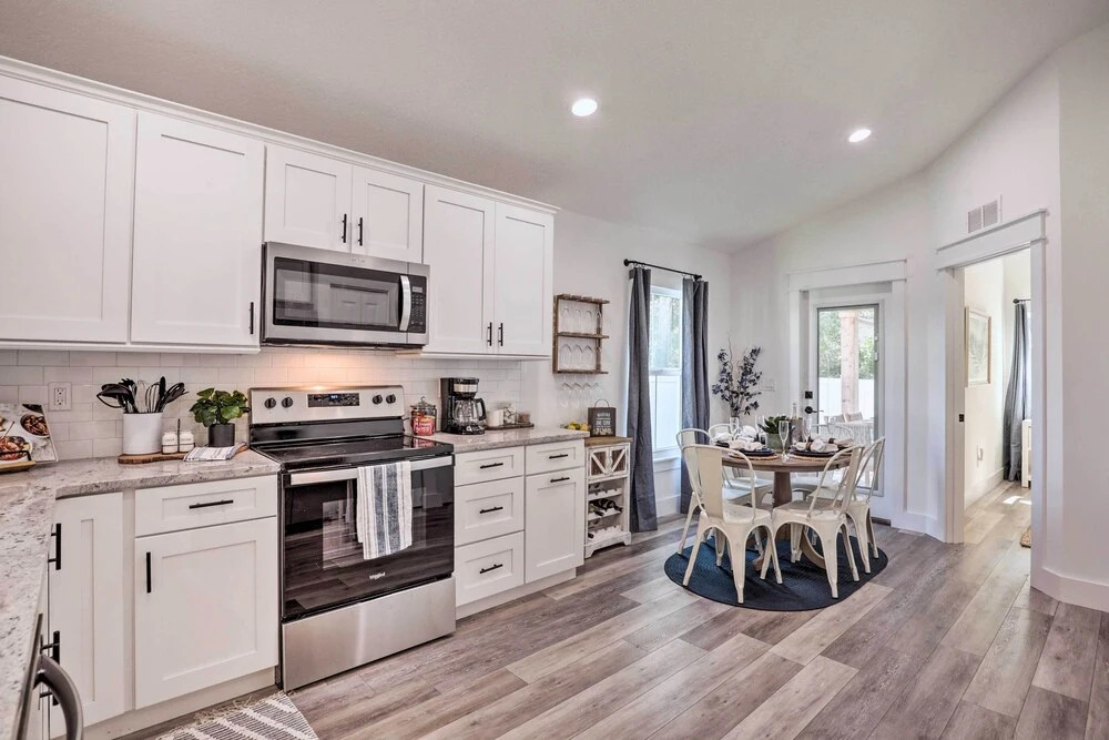 Charming Florida Retreat < Half Mile to Beach!