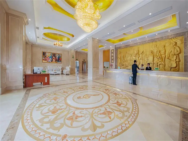 Vienna Hotel Guangdong Huizhou Huiyang Sanhe Square