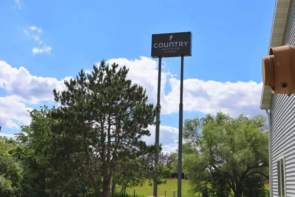 Country Inn & Suites by Radisson, Sparta, WI