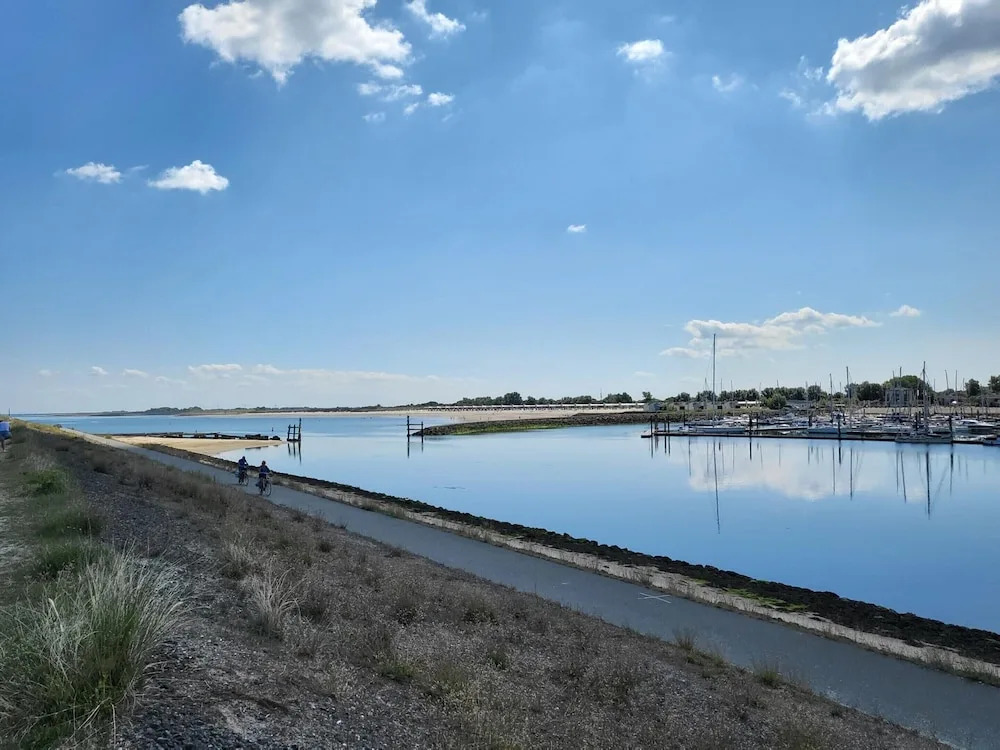 Holiday Home near Sophia Beach and Marina