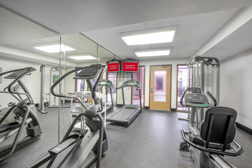 Red Roof Inn PLUS+ & Suites Knoxville West - Cedar Bluff