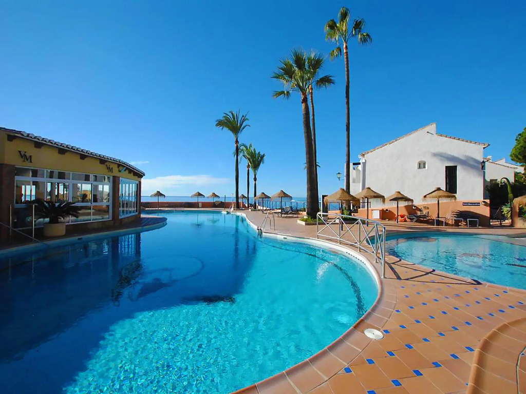 Dona Lola Martha - Spacious 3 bedroom apartment with partial sea views