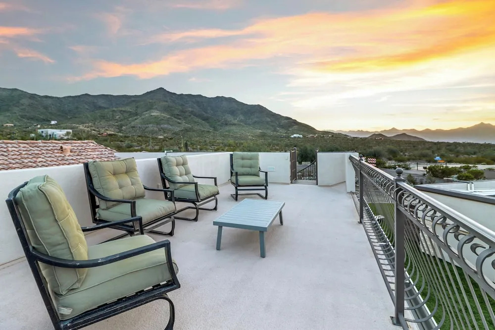 Pool and Spa! Phoenix Mansion Near Spring Training