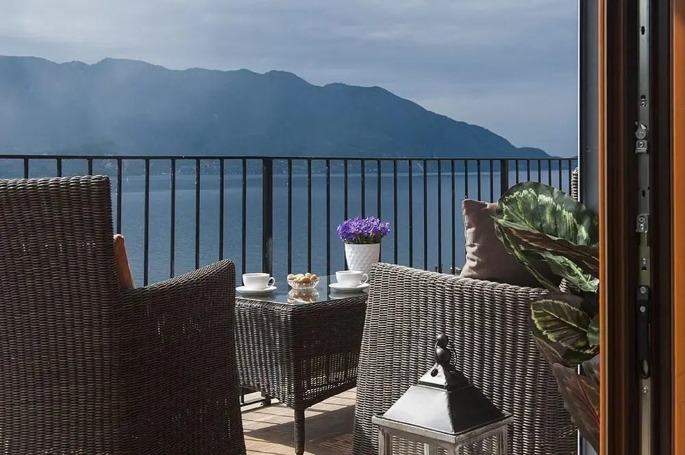 Anna in a Residential Complex With Lake View and Pool in Oggebbio