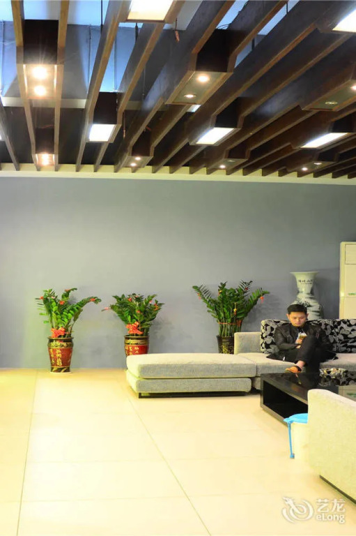 Xinyang Tianyi Express Hotel