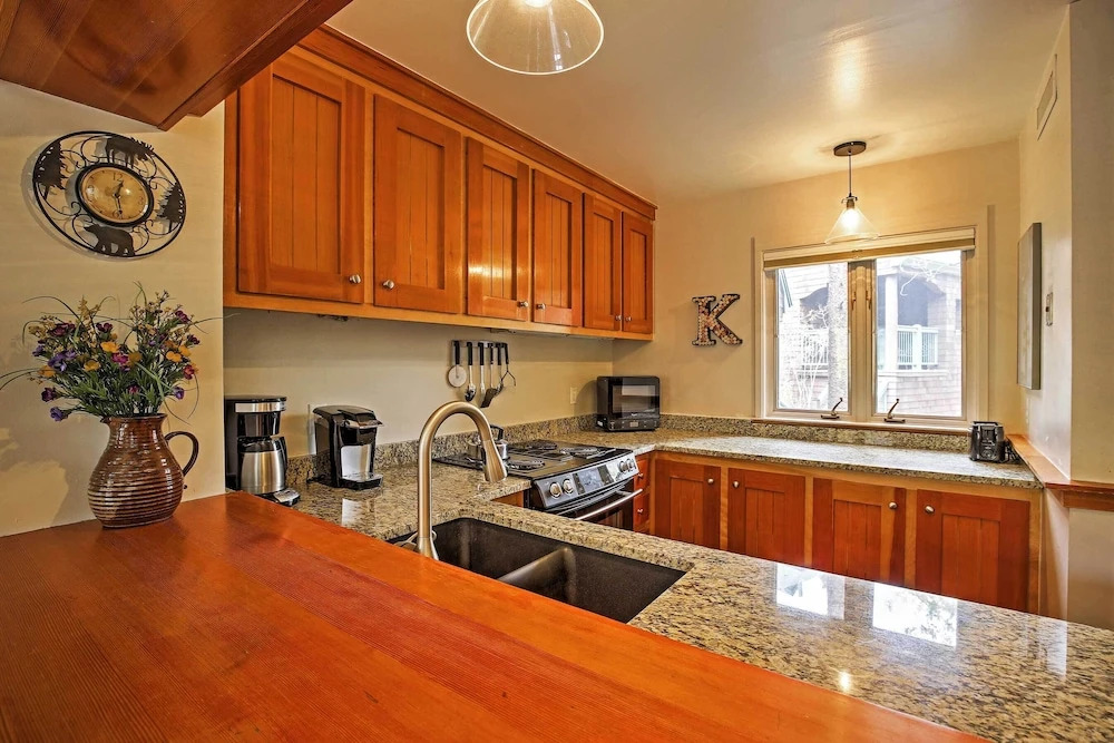 Hot Tub & Grilling Area: Keystone Townhome!