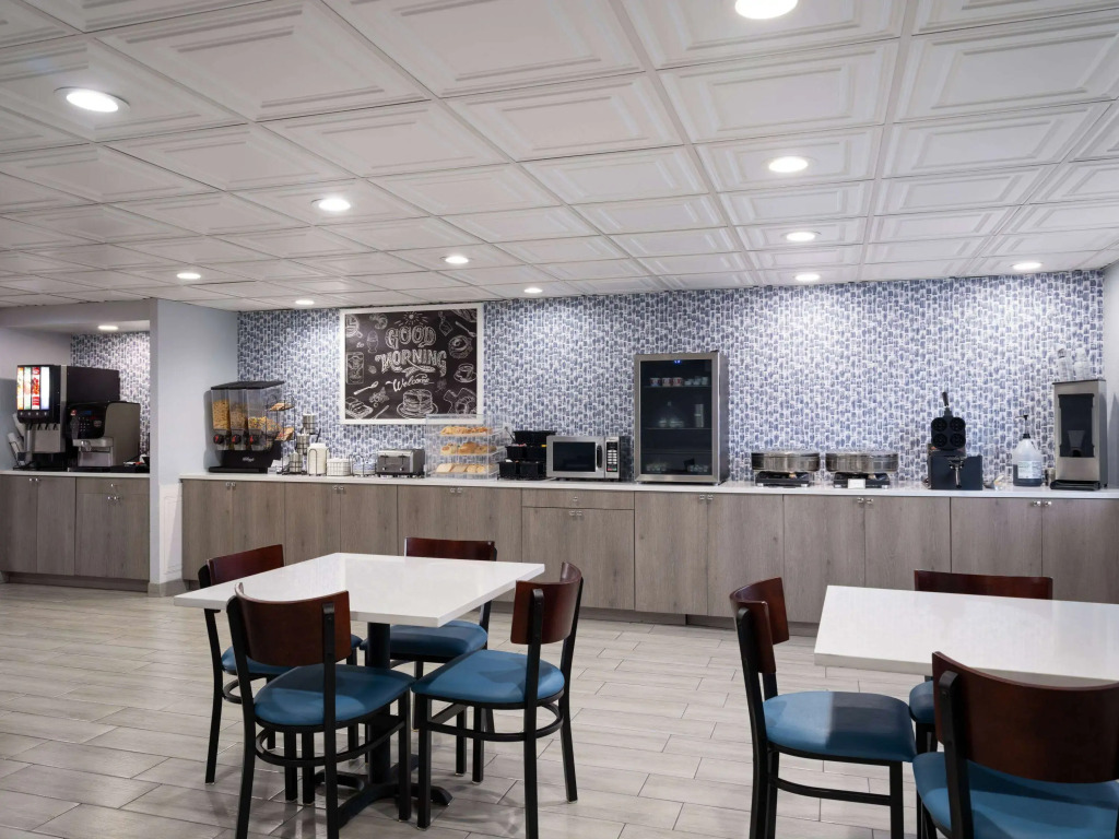 AmericInn by Wyndham Woodstock IL