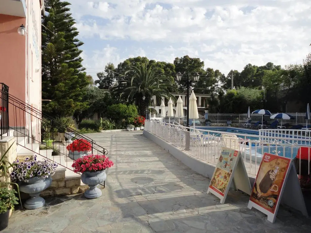 Tsolakis Studios & Apartments