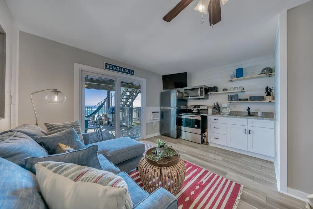 Weekender by Avantstay Gorgeous Beach Front Home w/ Ocean View