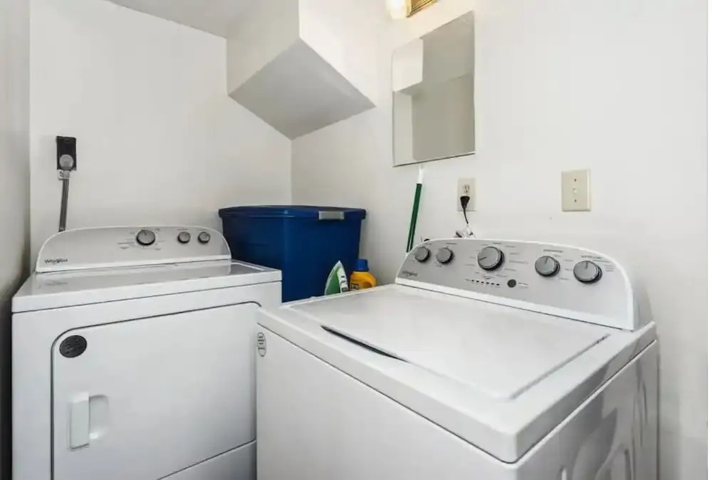 Near Downtown Beach House Apt