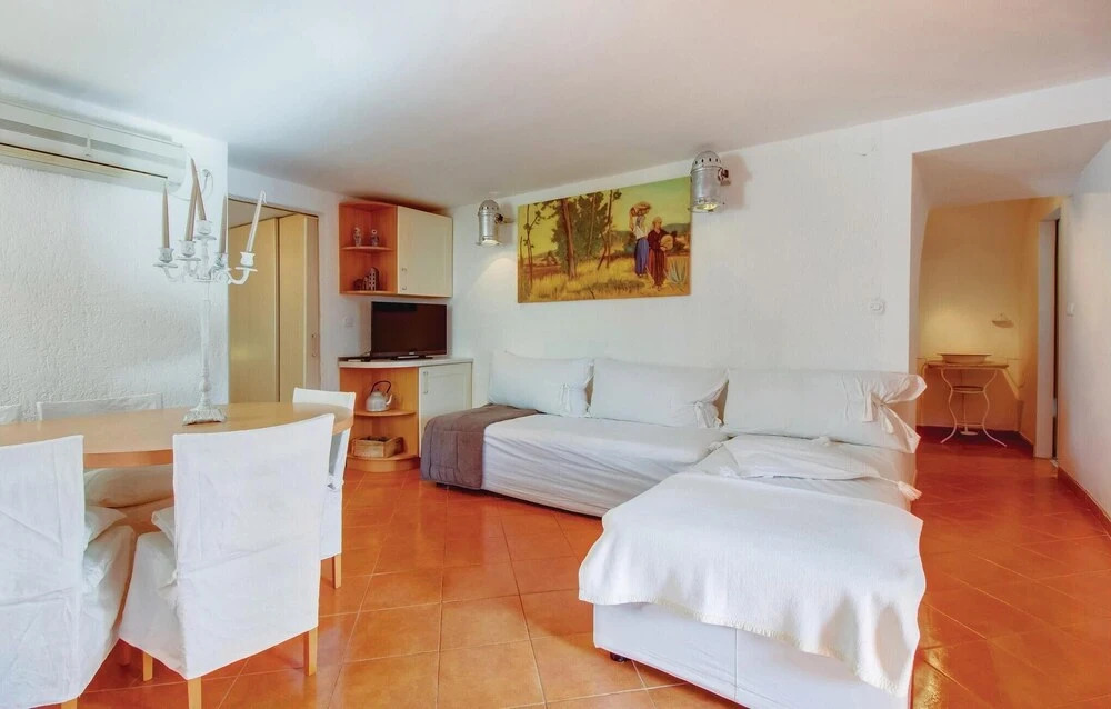 Beautiful Home in Mali Losinj With Wifi and 1 Bedrooms