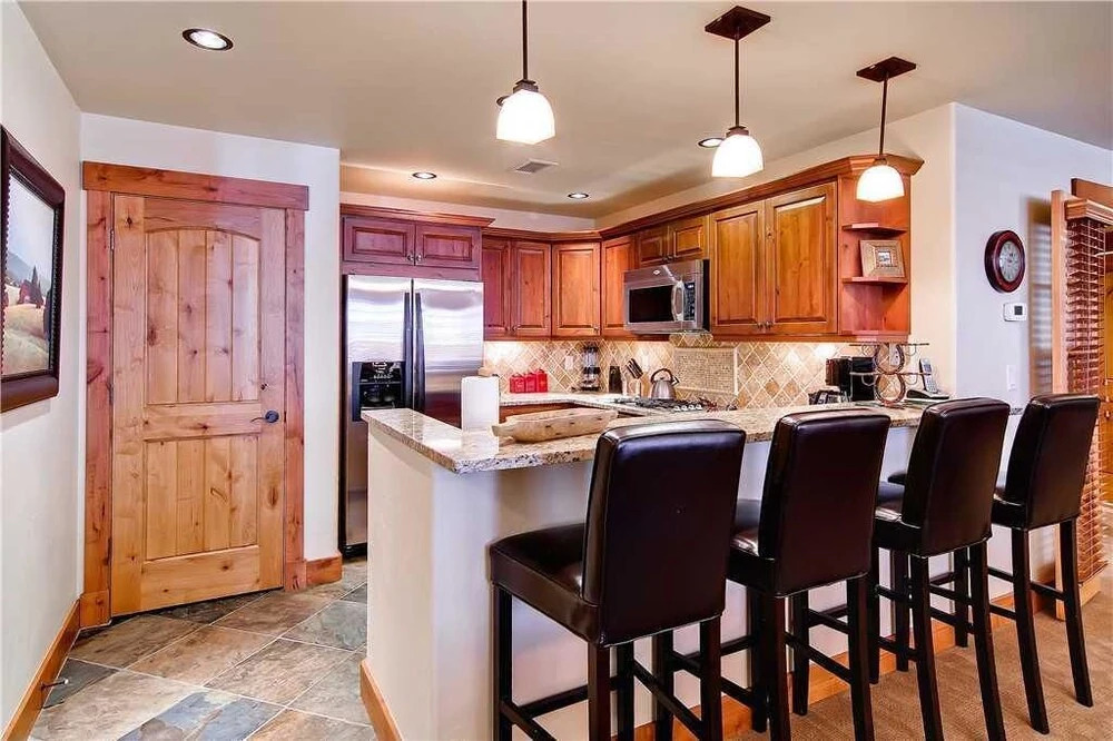 5111 Emerald Lodge, Trappeur's Crossing Apartment 2