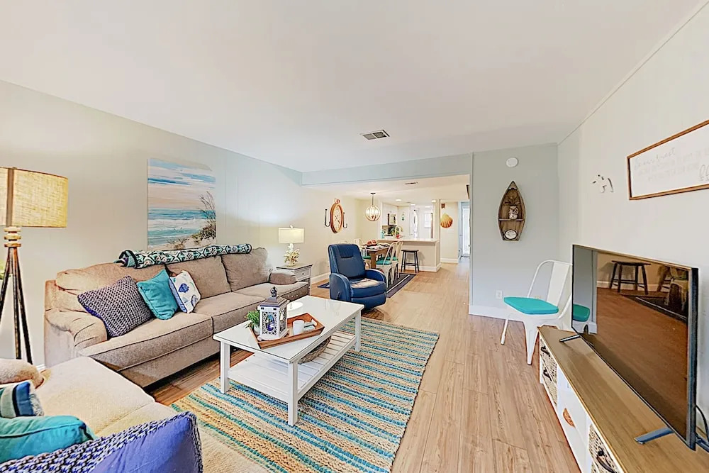 New Listing! Updated W/ Pool - Walk To Beach 3 Bedroom Condo