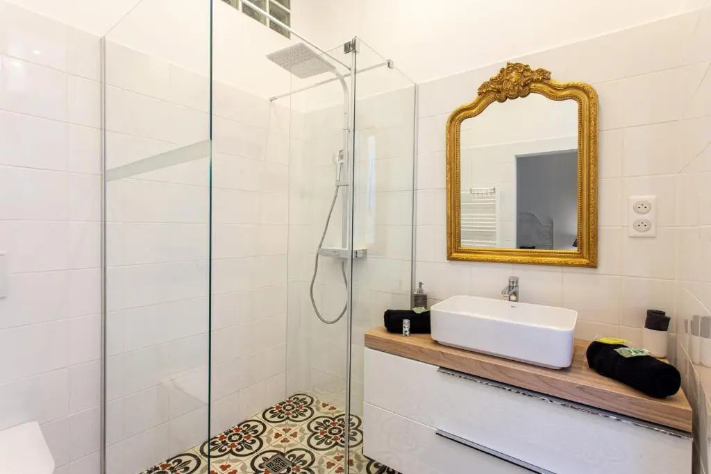St Vincent - 3 BEDROOMS, MAGNIFICENT,VASTE, SUNNY, A/C, WIFI