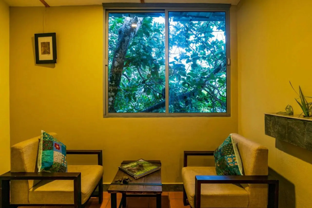 Mistletoe Munnar Homestay & Cafe