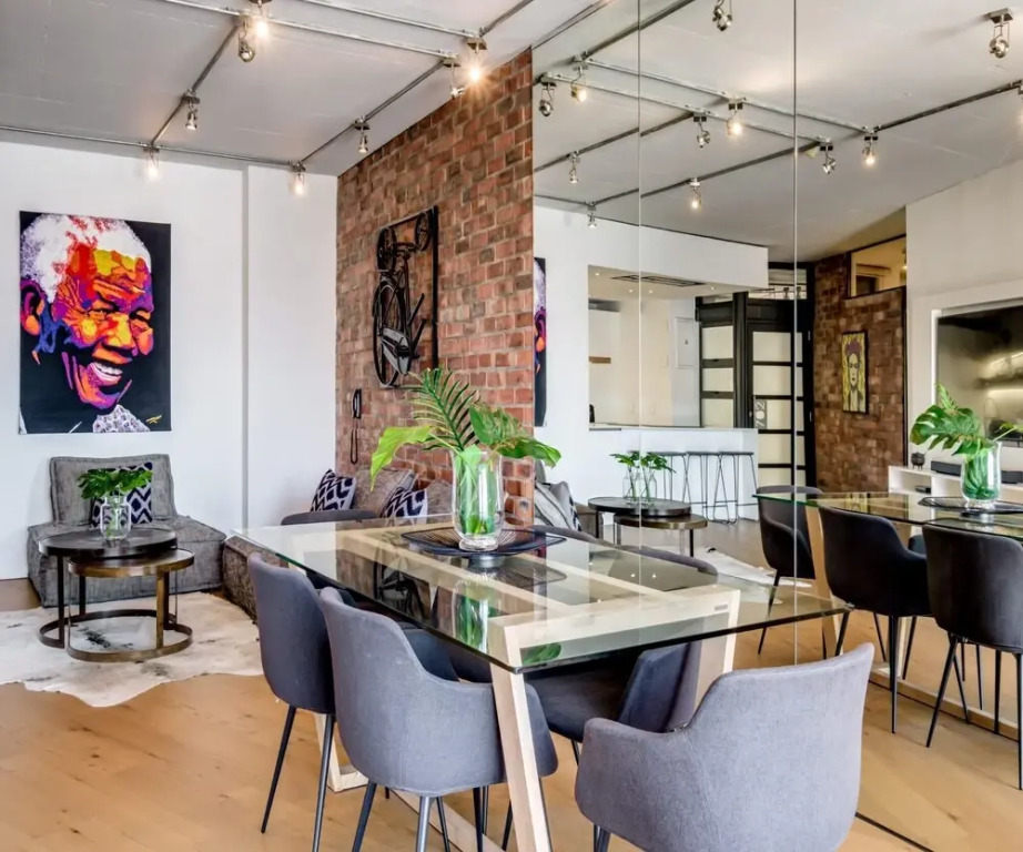 702 Metropolitan in Cape Town