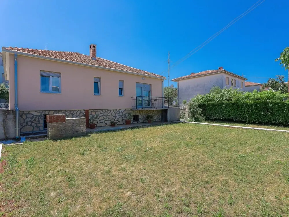 Rovere Pula in Pula With 2 Bedrooms and 1 5 Bathrooms