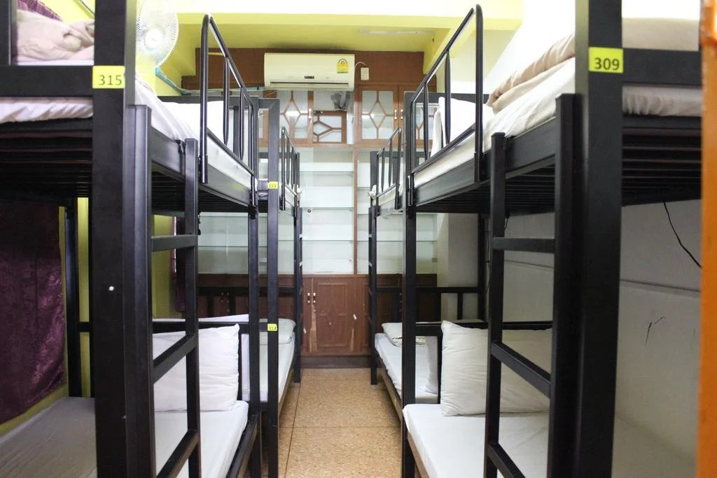Home Hug Hostel - Adults