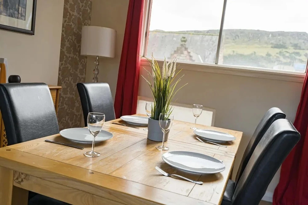 Royal Mile 2BR Apartment Private Balcony