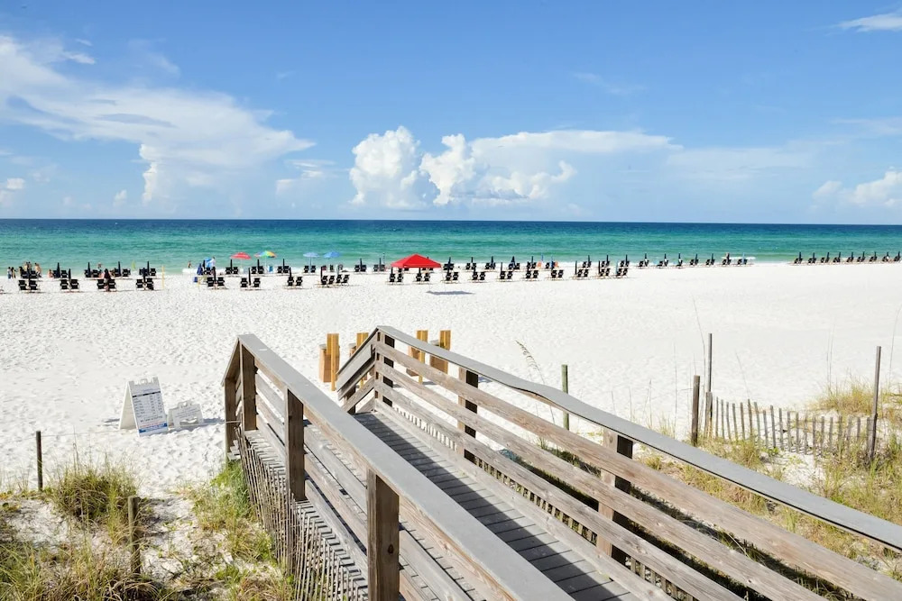 New Listing! Luxe Resort W/ Bay View & Pools 3 Bedroom Condo