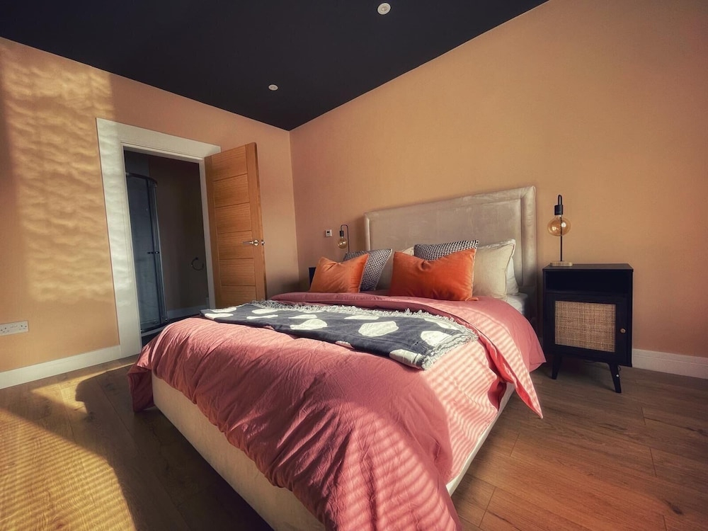 5 Bed House/sleeps10/free Parking/pets/city Centre