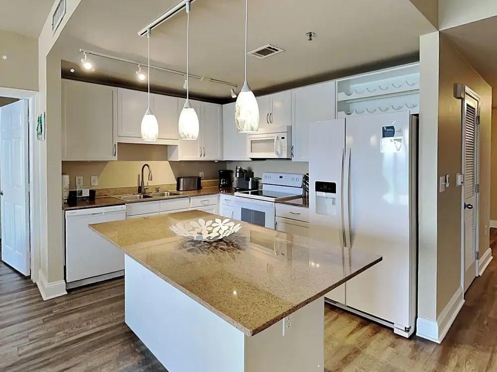 Laketown Wharf #1126