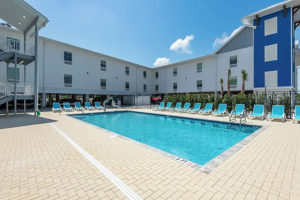 The J Hotel Dunedin near Honeymoon Island State Park, an Ascend Collection Hotel