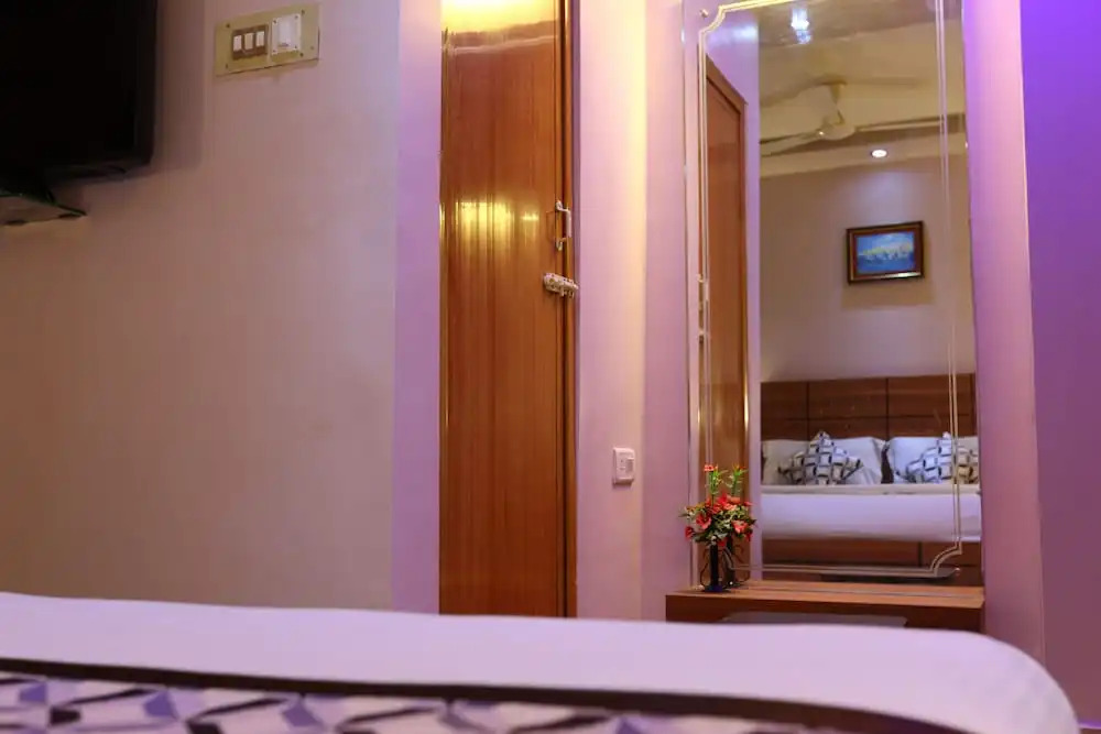 OYO 7810 Keshiv Galaxy Inn