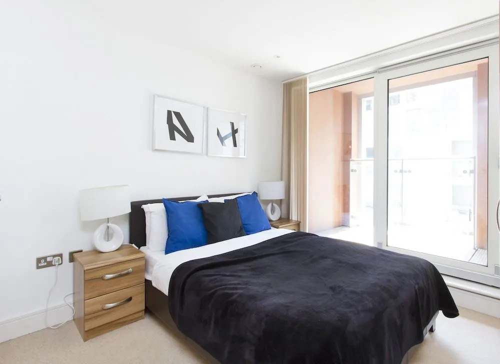 MOLIA Canary Wharf