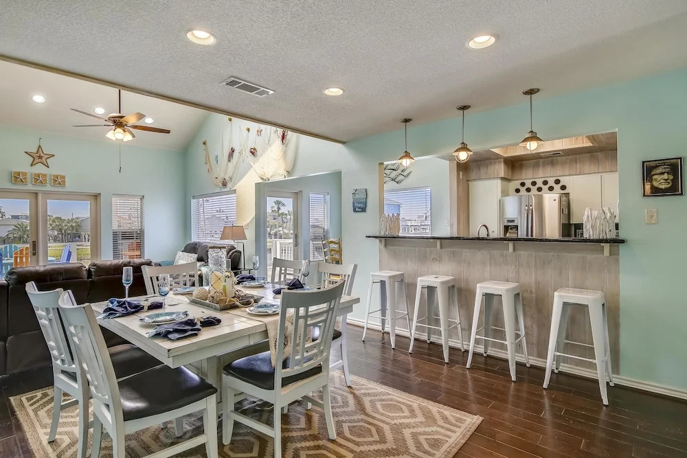 Jamaica Cove 4 Bedrooms 2.5 Bathrooms Home
