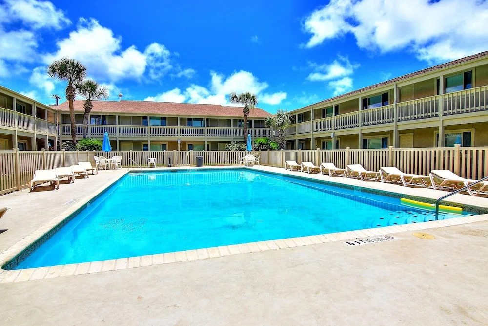 Sweet Escape 1 Bedroom Condo by Redawning