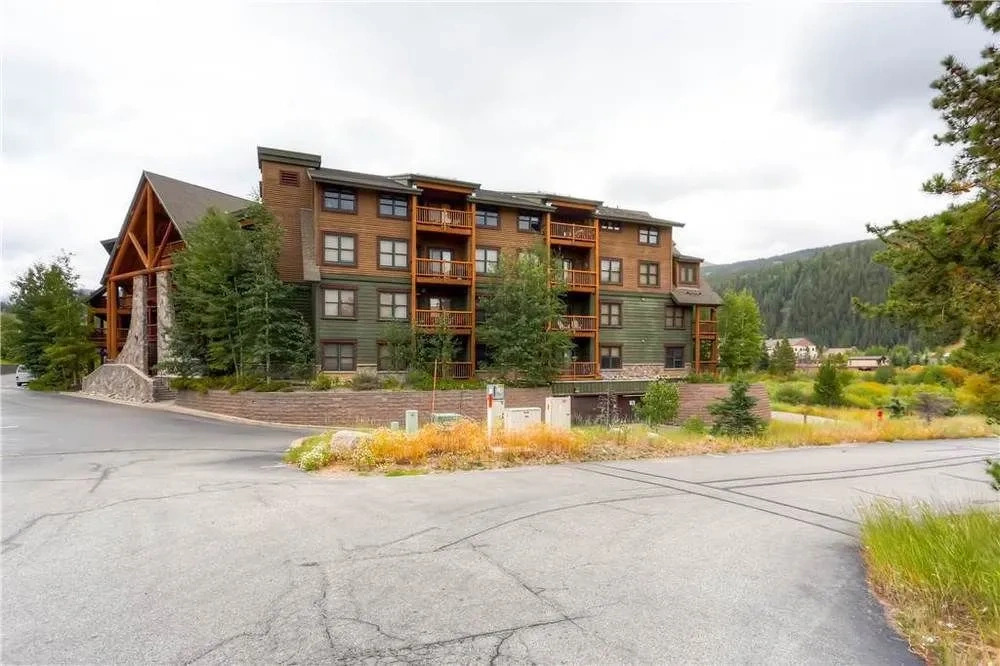 Tenderfoot 2616 2 Br condo by RedAwning
