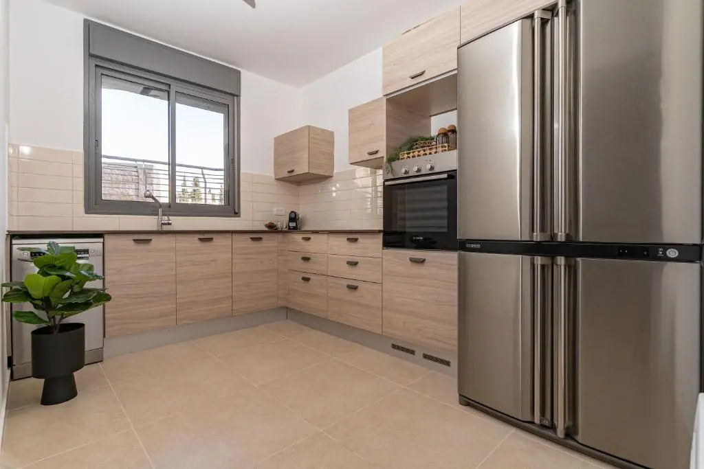 Deluxe 3 Bedrooms Flat in Residential Area