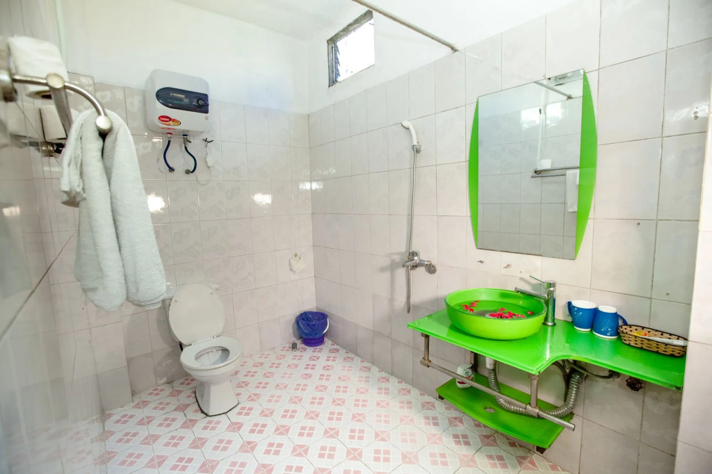 Halong Buddy Inn  Travel Hostel