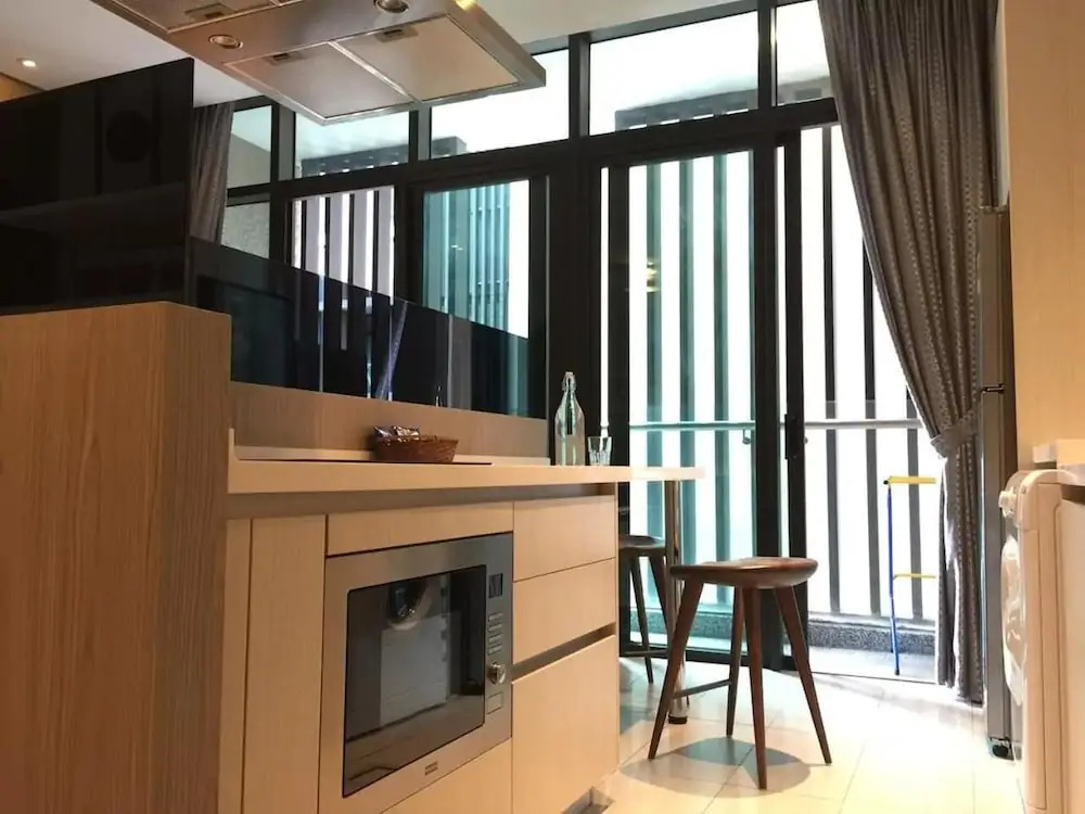 Modern Downtown Oasis Aloha Suite