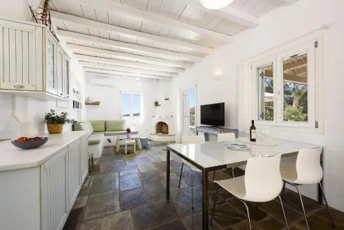 Cycladic beauty and tranquillity in Kostos, Paros