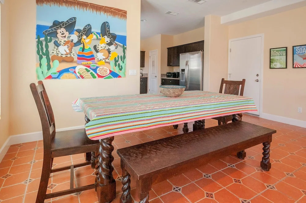 La Casa de Mickey 6 Bedrooms 4 Bathrooms Home