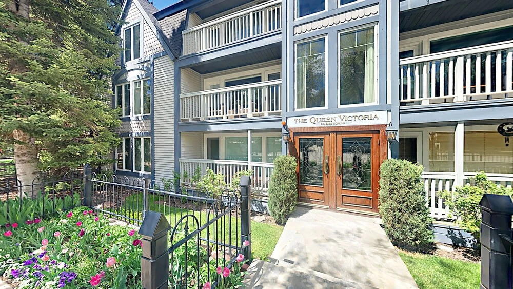 916 E Hopkins Ave Condo #201 - 3 Br condo by RedAwning