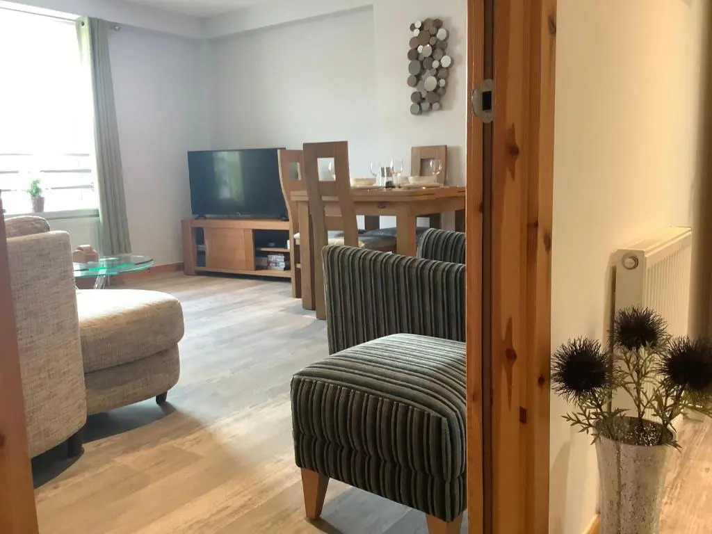 37 Farraline Court, City Centre apartment
