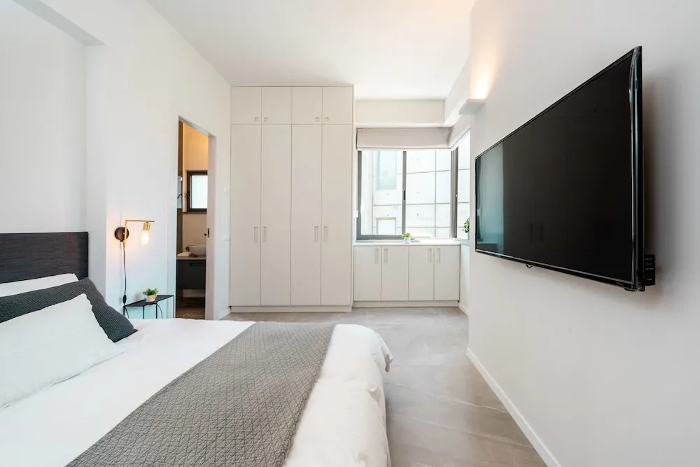 Stylish Apartment with Cozy Vibes by Sea N Rent