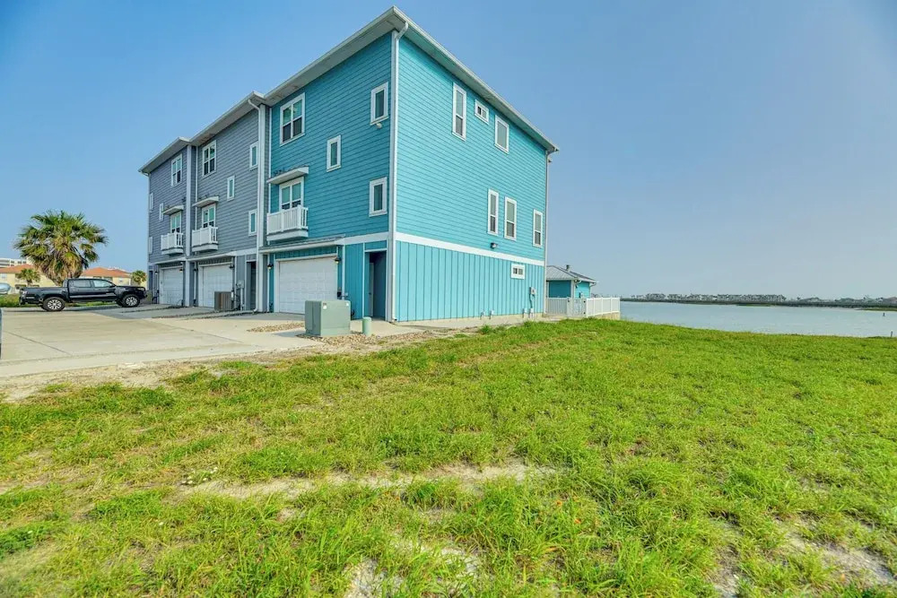 Walk to Beaches: Padre Island Escape w/ Dock