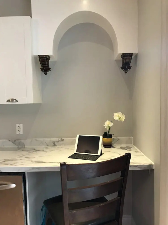 Ottawa Center 1 Bedroom Apartment near Bank St