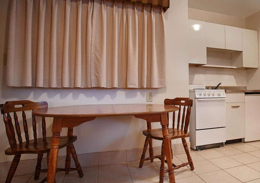 UBar Inn & Suites
