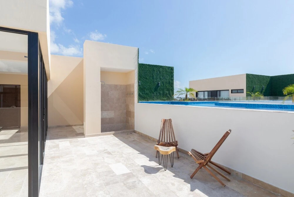 Stunning 2BR Condo Breathtaking Sky Bar Rooftop Pool Gym