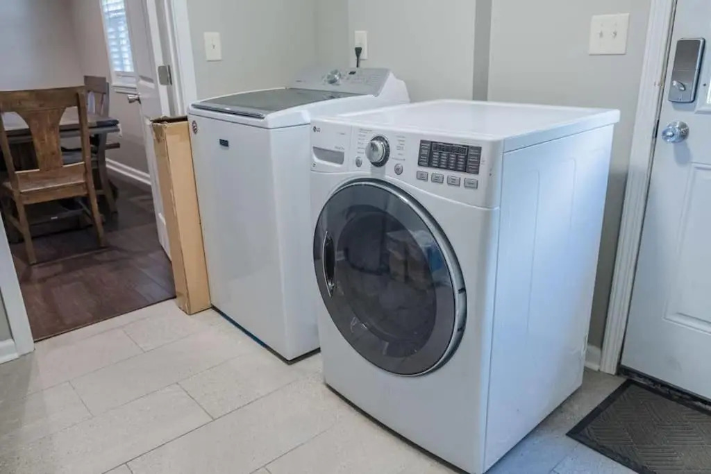 New 4 Bedroom House for Downtown Travelers!!!