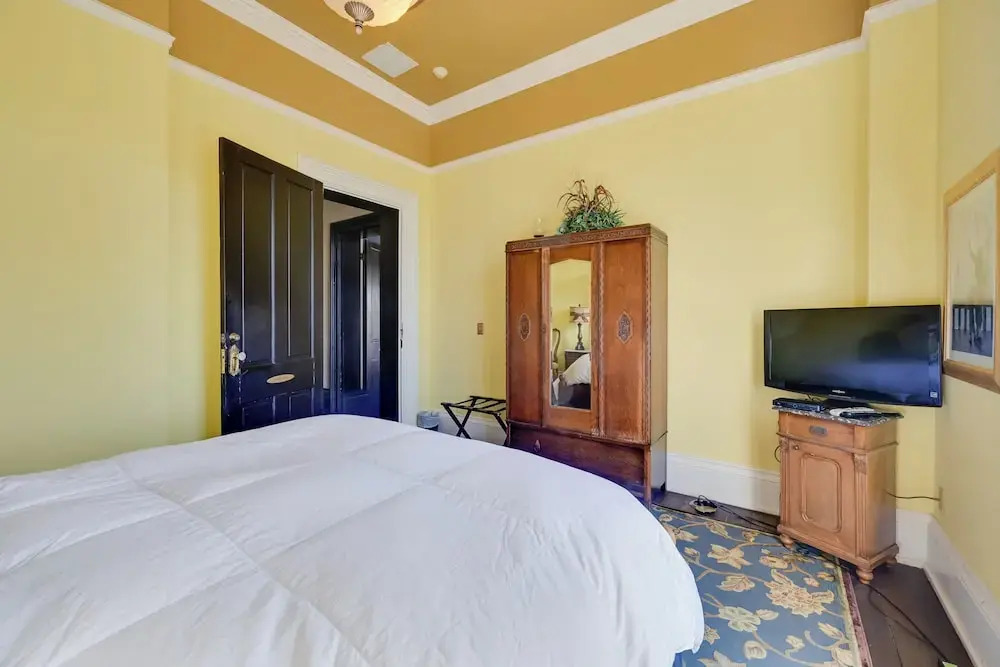 Walk to Golf Course: Spacious Rough River Retreat!
